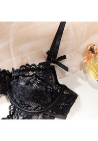 Intica - Komplet bielizny koronkowej z baskinką na romantyczne wieczory Sunnefa. Kolor: czerwony. Materiał: koronka. Wzór: koronka #10