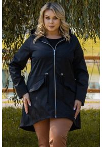 KARKO - KURTKA parka jesienna z kapturem na zamek ASIA czarna. Okazja: na co dzień. Typ kołnierza: kaptur. Kolekcja: plus size. Kolor: czarny. Długość: krótkie. Wzór: gładki. Materiał: elastan, tkanina, skóra, poliester. Długość rękawa: długi rękaw. Sezon: jesień. Styl: casual