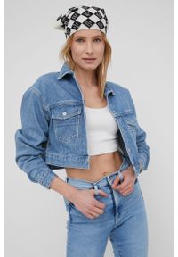 Tommy Jeans kurtka jeansowa BF8032 damska przejściowa oversize. Kolor: niebieski. Materiał: włókno #6