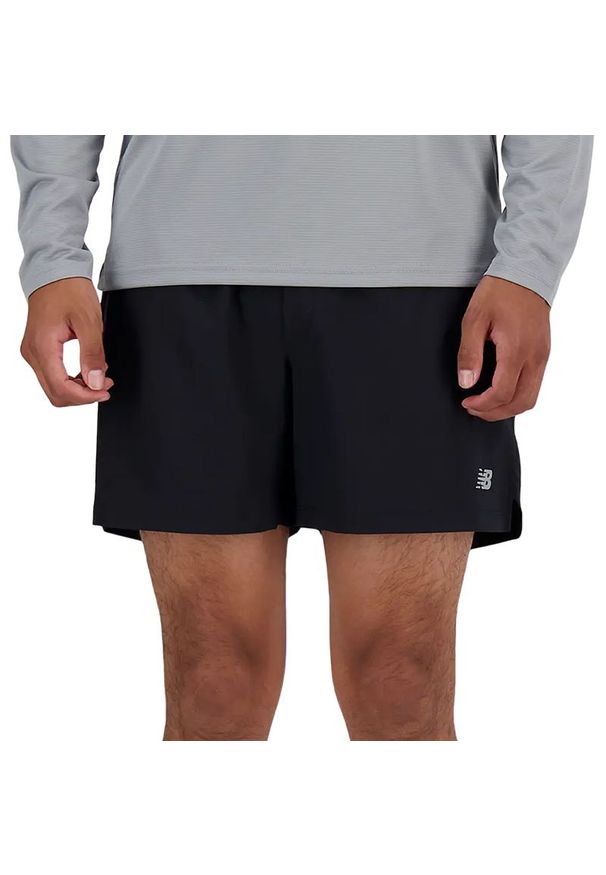 Spodenki męskie New Balance MS41290BK – czarne. Kolor: czarny. Materiał: poliester, materiał, tkanina. Sport: fitness