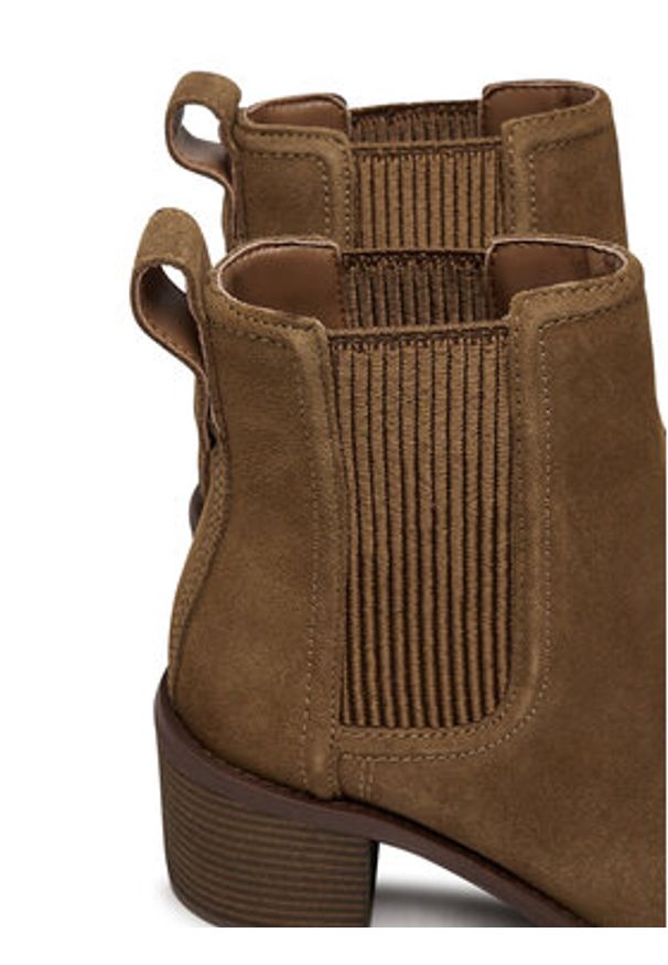 Clarks Botki Chamberly Top 26178832 Brązowy. Kolor: brązowy. Materiał: zamsz, skóra