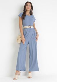 Born2be - Niebieski Kombinezon z Paskiem Thalaera. Kolor: niebieski. Materiał: dzianina, prążkowany. Długość rękawa: krótki rękaw. Długość: krótkie. Wzór: jednolity. Sezon: lato. Styl: boho #1