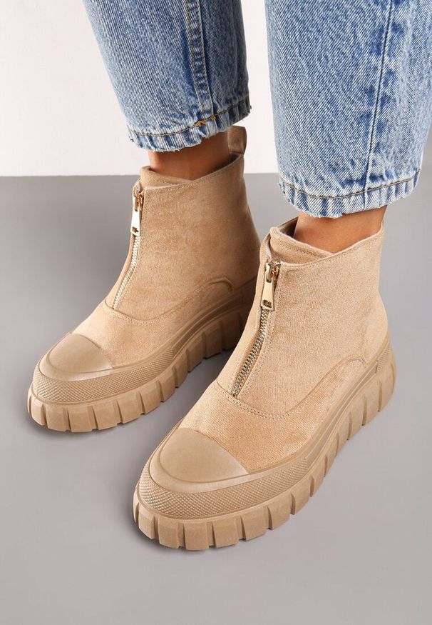 Born2be - Ciemnobeżowe Botki na Grubej Podeszwie z Ekozamszu Berilara. Okazja: na co dzień. Zapięcie: zamek. Kolor: beżowy. Materiał: jeans. Styl: street, elegancki, casual