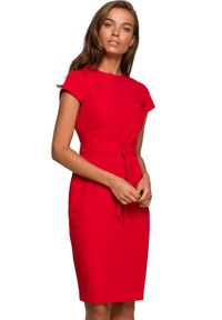 Stylove - Elegancka sukienka ołówkowa z modelującymi przeszyciami czerwona. Okazja: na spotkanie biznesowe, do pracy, na komunię. Kolor: czerwony. Typ sukienki: ołówkowe. Styl: elegancki