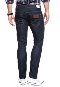 Wrangler - WRANGLER LARSTON MĘSKIE SPODNIE JEANSOWE JEANSY DARK RINSE W18SP690A 112127578. Wzór: jednolity #10