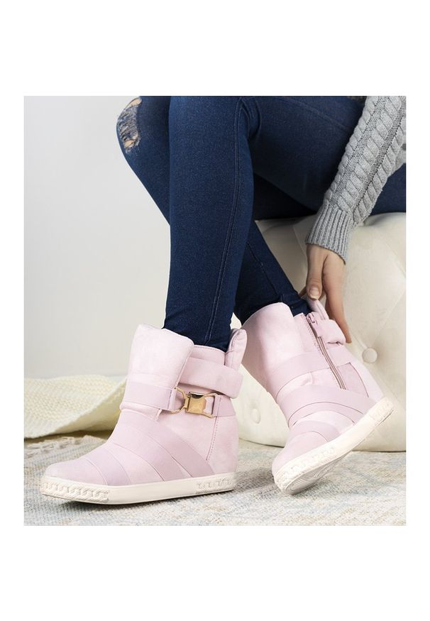 Cross Jeans Różowe sneakersy na koturnie Rangel. Okazja: na co dzień. Kolor: różowy. Obcas: na koturnie. Styl: sportowy, casual, klasyczny