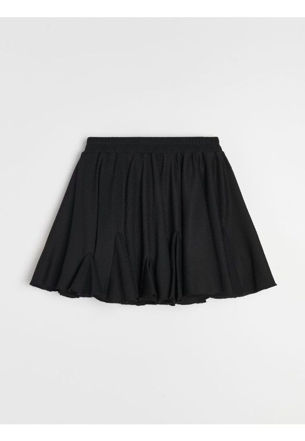 Sinsay - Spódnica mini z kontrafałdami - czarny. Kolor: czarny