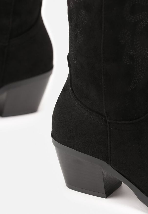 Renee - Czarne Kozaki Typu Kowbojki na Niskim Stożkowym Obcasie Zolavie. Okazja: na co dzień. Kolor: czarny. Materiał: zamsz, jeans. Wzór: aplikacja. Obcas: na obcasie. Styl: casual. Wysokość obcasa: średni