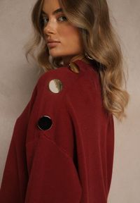 Renee - Bordowy Sweter z Metalicznymi Guzikami na Ramieniu Ederlia. Okazja: do pracy, na spotkanie biznesowe. Typ kołnierza: golf. Kolor: czerwony. Materiał: skóra. Styl: elegancki, biznesowy #3