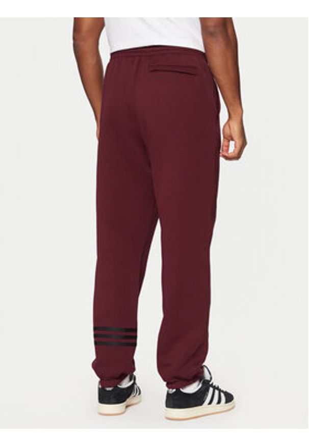 Adidas - adidas Spodnie dresowe Neuclassics JC9902 Czerwony Loose Fit. Kolor: czerwony. Materiał: bawełna