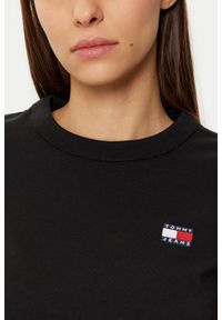Tommy Jeans - TOMMY JEANS Czarny damski t-shirt z małym logo, Rozmiar XS. Kolor: czarny