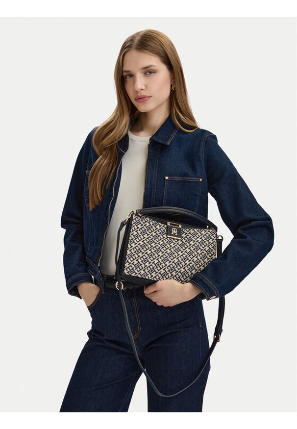 TOMMY HILFIGER - Tommy Hilfiger Torebka Th Her Med Satchel Jacqu AW0AW18639 Granatowy. Kolor: niebieski. Materiał: skórzane