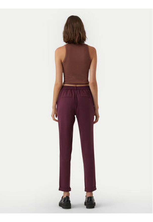 Vero Moda Chinosy Maya 10225280 Fioletowy Regular Fit. Kolor: fioletowy. Materiał: syntetyk