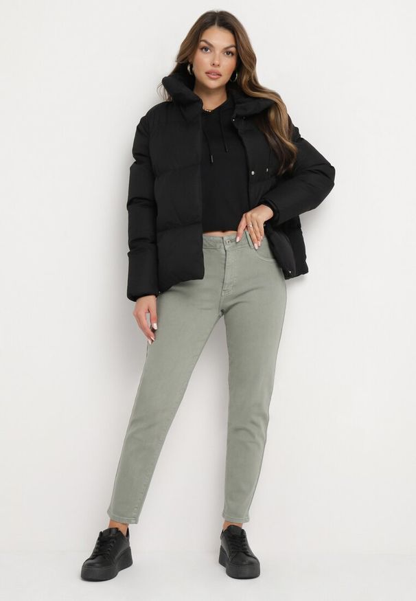 Born2be - Zielone Jeansy Mom Fit z Wysokim Stanem Marzia. Okazja: na co dzień. Stan: podwyższony. Kolor: zielony. Styl: casual