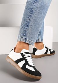 Renee - Czarno-Białe Sznurowane Sneakersy na Brązowej Podeszwie z Przeszyciami Assetnima. Kolor: czarny #5