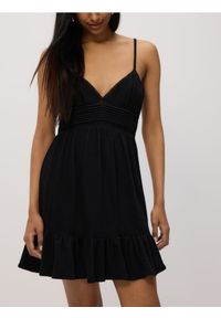 Reserved - Sukienka mini na ramiączkach - czarny. Kolor: czarny. Materiał: dzianina, bawełna. Długość rękawa: na ramiączkach. Typ sukienki: proste. Długość: mini