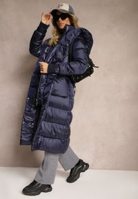 Renee - Granatowa Pikowana Kurtka z Kapturem Paskiem z Klamrą i Eleganckim Kołnierzem Vailana. Okazja: na co dzień. Typ kołnierza: kaptur. Kolor: niebieski. Materiał: jeans. Styl: elegancki #5