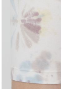 Quiksilver szorty damskie kolor biały wzorzyste medium waist. Kolor: biały. Materiał: dzianina #3