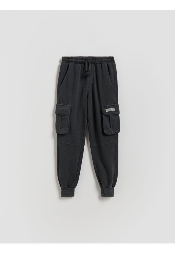Reserved - Bawełniane joggery cargo - ciemnoszary. Kolor: szary. Materiał: bawełna