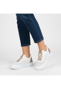 Półbuty damskie Artiker, niski fason sznurowanie sportowy charakter lekka konstrukcja elastyczna podeszwa miękka wkładka, biała, 58C3083. Okazja: na spacer, na co dzień. Zapięcie: sznurówki. Kolor: biały. Materiał: skóra, jeans. Szerokość cholewki: normalna. Wzór: gładki. Sezon: wiosna, lato. Sport: turystyka piesza #3