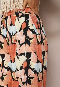 Renee - Pomarańczowo-Czarne Szerokie Spodnie z Wiskozy High Waist w Kwiaty Wykończone Gumką w Talii Dennea. Stan: podwyższony. Kolor: pomarańczowy. Materiał: wiskoza. Wzór: kwiaty. Sezon: lato #4