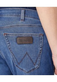 Wrangler - WRANGLER GREENSBORO MĘSKIE SPODNIE JEANSOWE JEANSY DŻINSY BRIGHT STROKE W15QMU91Q 112126995