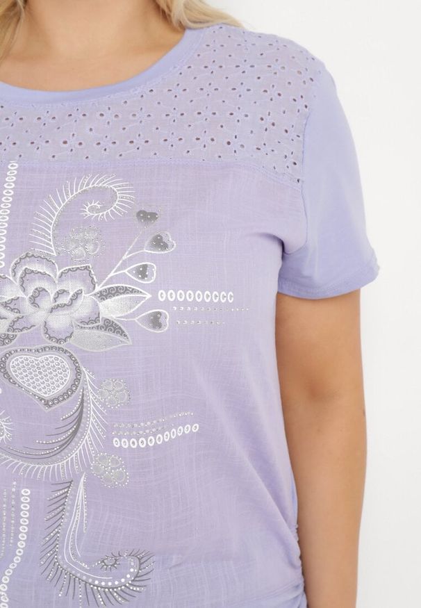 Born2be - Fioletowy T-shirt z Bawełny Ozdobiony Cyrkoniami i Ściągaczami po Bokach Forena. Okazja: na co dzień. Kolor: fioletowy. Materiał: bawełna. Wzór: aplikacja. Styl: casual