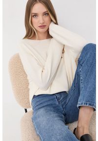 BOSS sweter z domieszką kaszmiru damski kolor beżowy lekki. Kolor: beżowy. Materiał: kaszmir. Długość rękawa: długi rękaw. Długość: długie