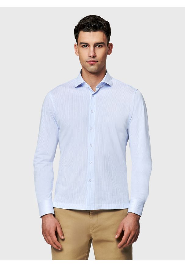 Pako Lorente - PAKO LORENTE - Błękitna koszula w drobny prążek. Typ kołnierza: kołnierzyk włoski. Kolor: niebieski. Materiał: dzianina, poliester, bawełna. Długość rękawa: długi rękaw. Długość: długie. Wzór: prążki