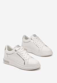 Born2be - Białe Sneakersy Cilvana. Nosek buta: okrągły. Zapięcie: sznurówki. Kolor: biały. Materiał: syntetyk, skóra. Szerokość cholewki: normalna. Wzór: aplikacja #3