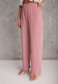 Renee - Różowe Plisowane Spodnie High Waist z Szerokimi Nogawkami Sedalia. Stan: podwyższony. Kolor: różowy. Materiał: satyna #8