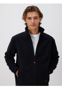 Reserved - Polarowa bluza ze stójką - czarny. Typ kołnierza: kołnierzyk stójkowy. Kolor: czarny. Materiał: polar #1