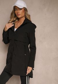 Renee - Czarna Kurtka Utility Parka z Odpinanym Kapturem i Wiązaniem w Talii Kalirne. Typ kołnierza: kaptur. Kolor: czarny. Styl: elegancki