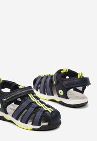 Born2be - Niebiesko-Zielone Sandały Sportowe Typu Gladiatorki Z Odblaskami i Rzepem Staranie. Zapięcie: rzepy. Kolor: niebieski. Materiał: jeans. Wzór: aplikacja. Sezon: wiosna, lato. Styl: sportowy