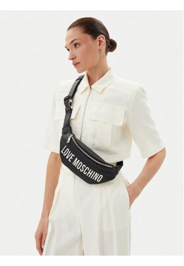 Love Moschino - LOVE MOSCHINO Saszetka nerka JC4195PP1MKD000B Czarny. Kolor: czarny. Materiał: skóra