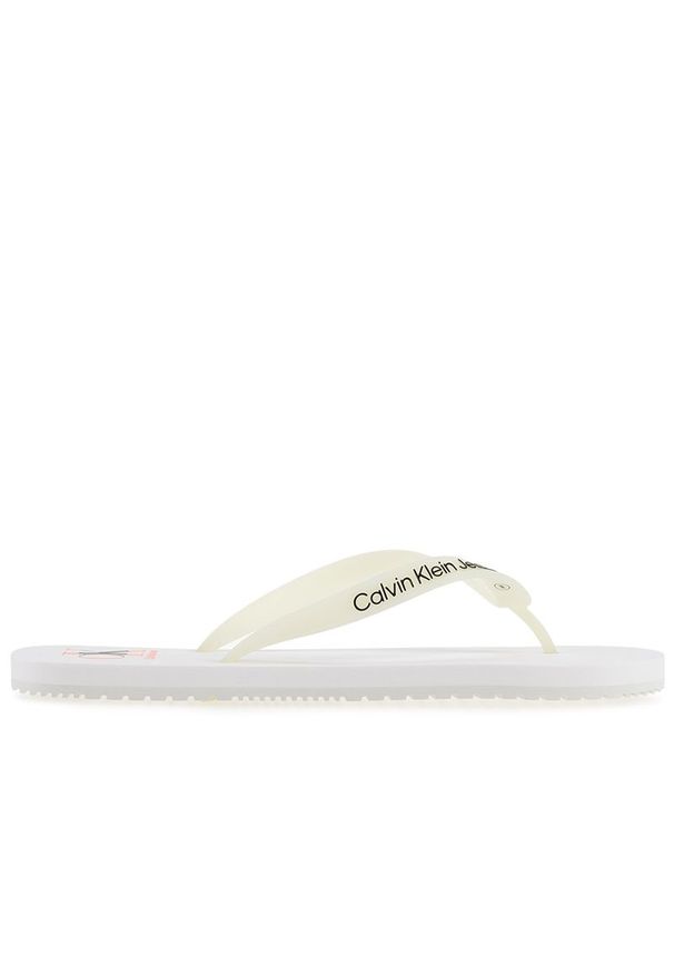 Japonki Calvin Klein Slippers YM0YM00656-YBR - białe. Okazja: na co dzień, na plażę. Kolor: biały. Wzór: aplikacja, paski. Sezon: lato. Styl: casual