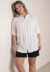 Born2be - Biała Koszula z Bawełną na Lato w Stylu Boho Ozdobiona Koronką Cinnamis. Okazja: na co dzień. Kolor: biały. Materiał: bawełna, koronka. Wzór: aplikacja, koronka. Sezon: lato. Styl: boho #1