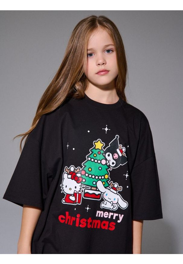 Sinsay - Bawełniana koszulka z nadrukiem Hello Kitty - czarny. Kolor: czarny. Materiał: bawełna. Wzór: nadruk, motyw z bajki