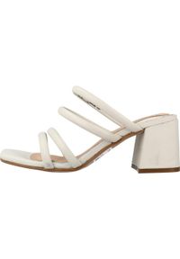 Clarks - Sandały CLARKS SHEER65 MULE Beżowy. Kolor: biały, wielokolorowy, beżowy. Materiał: skóra. Sezon: lato