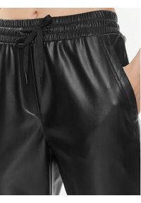 Marella Spodnie skórzane Floria 2337860339200 Czarny Regular Fit. Kolor: czarny. Materiał: syntetyk