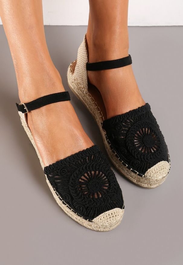 Renee - Czarne Ażurowe Espadryle na Grubej Podeszwie z Plecionki Avelvia. Kolor: czarny. Wzór: ażurowy. Styl: boho, wakacyjny