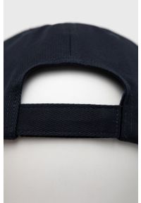 Emporio Armani czapka bawełniana kolor granatowy z aplikacją. Kolor: niebieski. Materiał: bawełna. Wzór: aplikacja