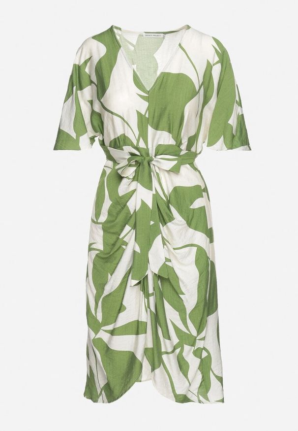 Born2be - Zielono-Biała Taliowana Sukienka z Marszczeniami i Paskiem w Talii Nellsaria. Okazja: na co dzień, na randkę. Kolor: zielony. Typ sukienki: proste. Styl: casual