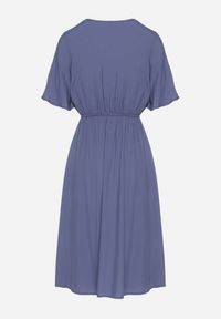 Born2be - Granatowa Bawełniana Sukienka o Rozkloszowanym Fasonie Liranelle. Okazja: na co dzień. Typ kołnierza: dekolt w kształcie V. Kolor: niebieski. Materiał: bawełna. Długość rękawa: krótki rękaw. Sezon: lato. Typ sukienki: rozkloszowane. Styl: elegancki, casual #3