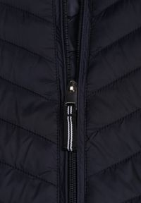 Born2be - Granatowa Pikowana Kurtka Przejściowa z Ozdobną Lamówką przy Kapturze Tidorna. Okazja: na spacer, na co dzień. Kolor: niebieski. Materiał: poliester, jeans. Styl: casual, elegancki #5