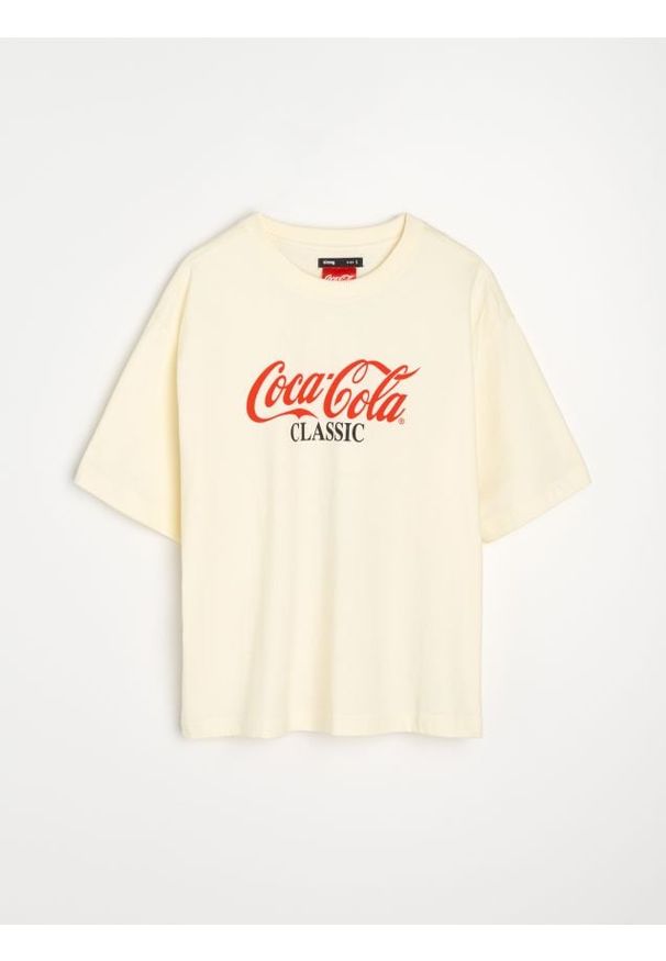 Sinsay - Bawełniana koszulka z nadrukiem na plecach Coca-Cola - żółty. Kolor: żółty. Materiał: bawełna. Wzór: nadruk