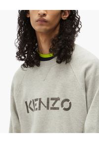 Kenzo - KENZO - Dzianinowy sweter z logo. Kolor: szary. Materiał: dzianina. Długość: długie #5