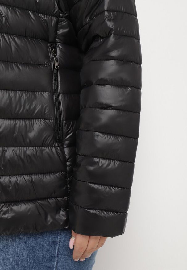 Born2be - Czarna Pikowana Kurtka z Kołnierzem i Kieszeniami Senias. Kolor: czarny. Wzór: aplikacja. Sezon: zima