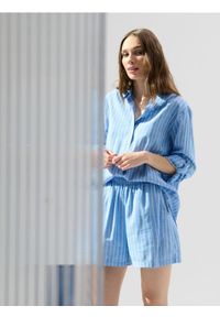 Sinsay - Szorty z domieszką lnu w paski - niebieski. Kolor: niebieski. Materiał: len. Wzór: paski
