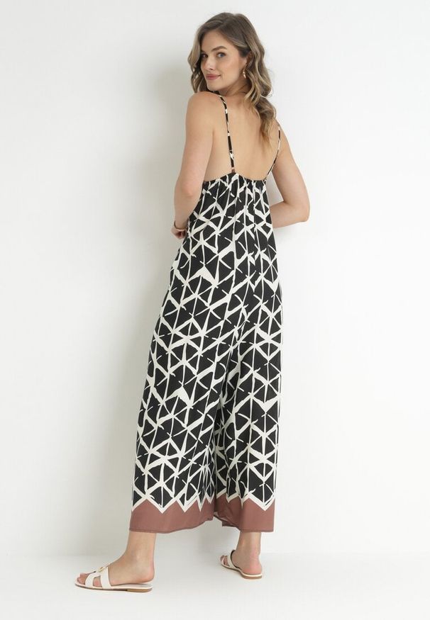 Born2be - Czarny Wzorzysty Kombinezon na Ramiączkach z Długimi Nogawkami z Wiskozy Jarie. Kolor: czarny. Materiał: wiskoza. Długość rękawa: na ramiączkach. Długość: długie. Wzór: geometria. Sezon: wiosna, lato